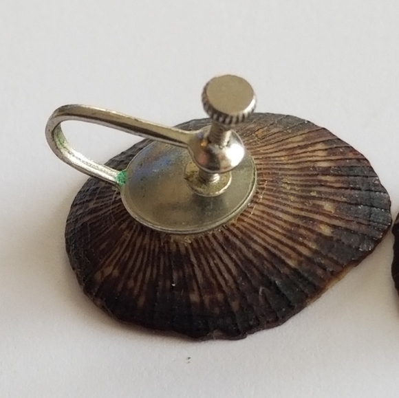 Vintage seashell screwback earrings sea shell silver tone ocean beach co… - Picture 5 of 10